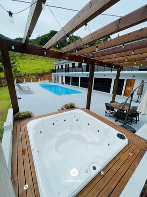 Deluxe Cabin | Private spa tub