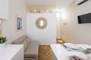 TV - Pontaccio, 19 - Your nest in town (Milano)