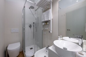 Shower, bidet, towels, shampoo - Pontaccio, 19 - Your nest in town (Milano)