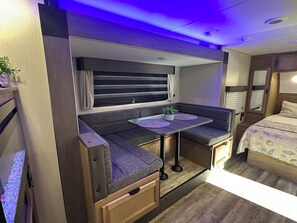 2 Schlafzimmer, BĂŒgeleisen/BĂŒgelbrett, kostenloses WLAN, BettwĂ€sche