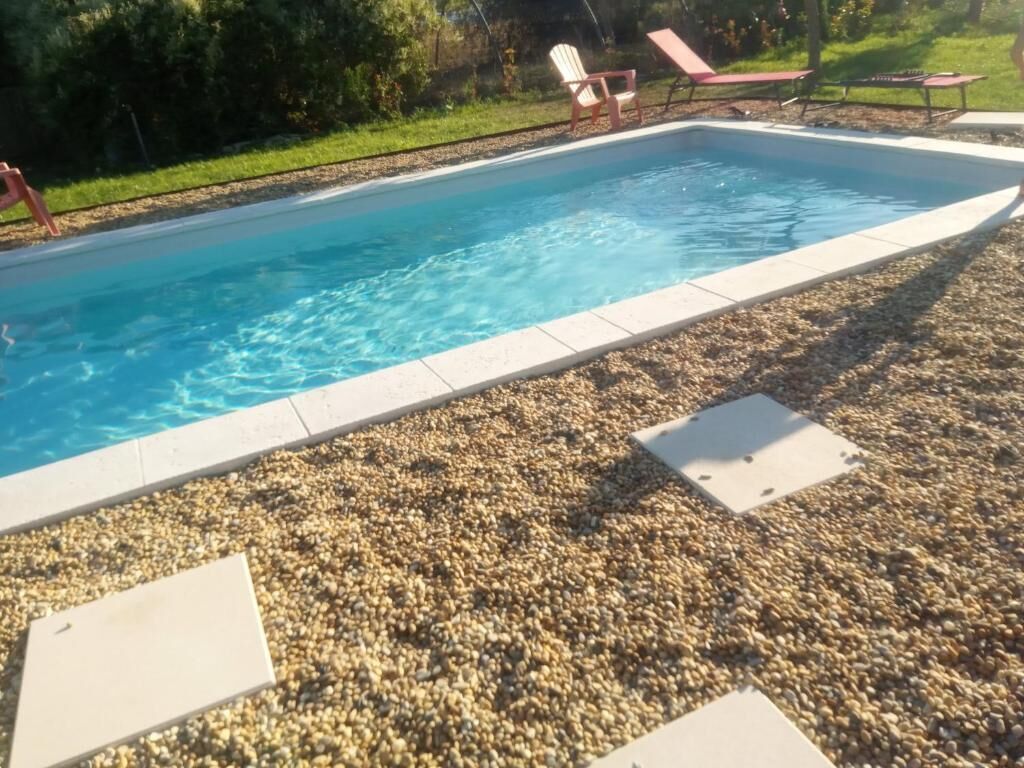 Studio Standar, dapur, pemandangan kebun | Kolam renang