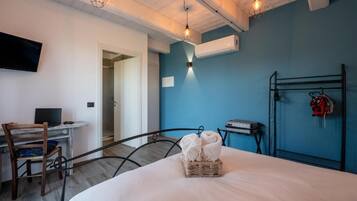 Camera doppia, patio, vista mare