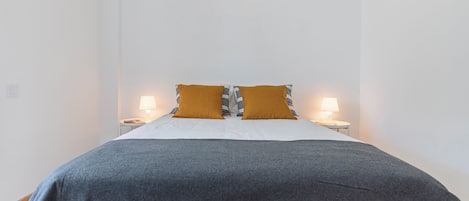 WiFi, bed sheets