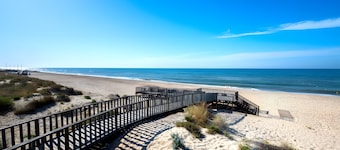 Holiday Home 'Atico En Islantilla' with Shared Pool, Wi-Fi and Air Conditioning