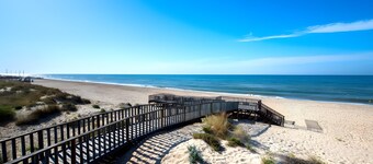 Penthouse in Islantilla with Shared Pool, Wi-Fi, and Air Conditioning