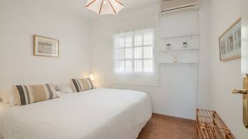 2 slaapkamers, een strijkplank/strijkijzer, wifi, beddengoed