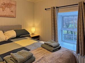 Iron/ironing board, Internet, bed sheets