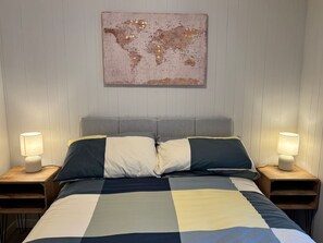 Iron/ironing board, internet, bed sheets