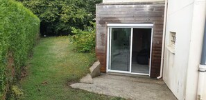 Exterior detail - Self-contained studio at the edge of Ecouves (Cuissai)