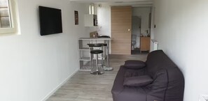 Living area - Self-contained studio at the edge of Ecouves (Cuissai)