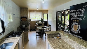 Premium Cottage, Pool Access | Private kitchen