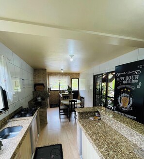 Premium Cottage, Pool Access | Private kitchen