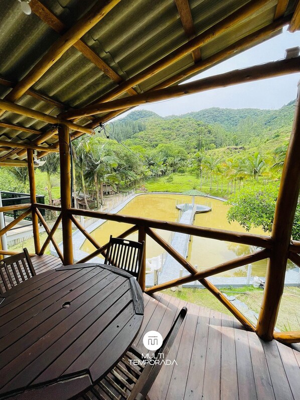 Premium Cottage, Pool Access | Outdoor dining