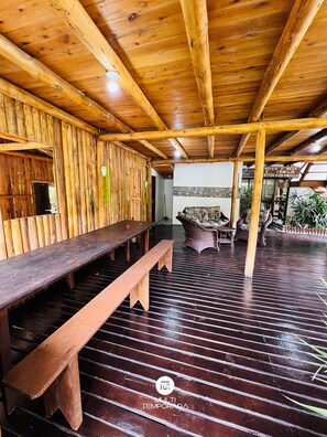 Premium Cottage, Pool Access | Dining