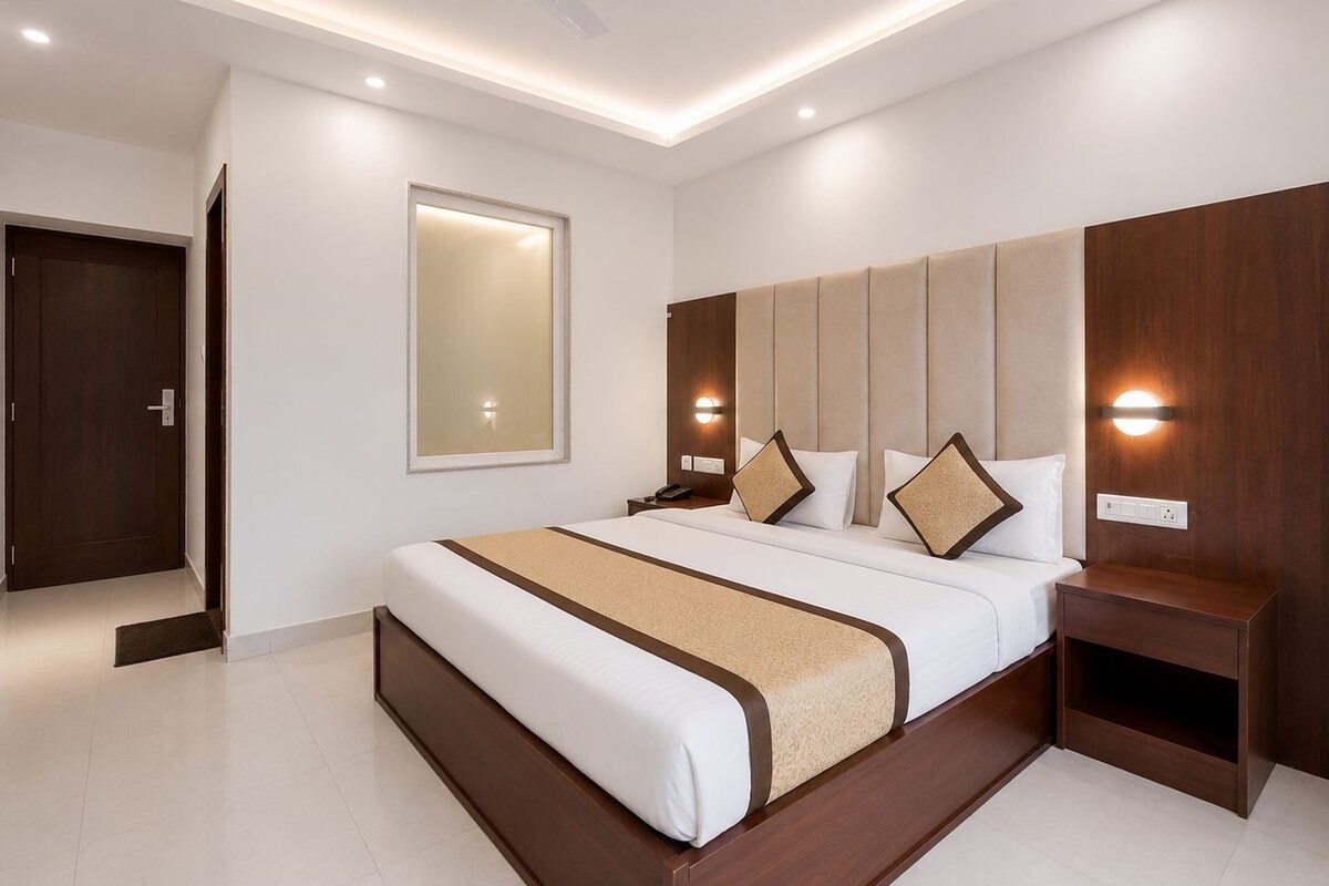 Deluxe Quadruple Room | Desk, laptop workspace, free WiFi, bed sheets