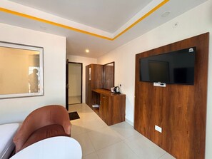 디럭스 트리플룸 | 거실 공간