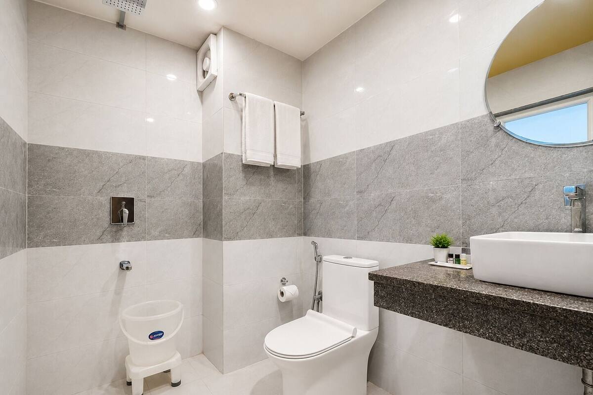 Shower, towels, soap, shampoo