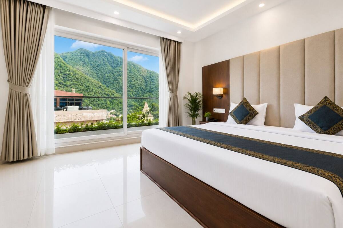 Deluxe Double Room, Mountain View | Desk, laptop workspace, free WiFi