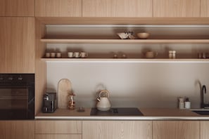Fridge, oven, dishwasher, coffee/tea maker