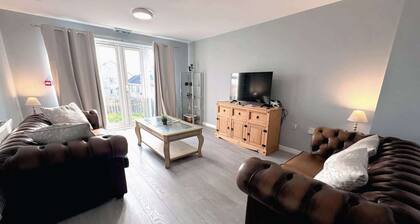 Elegant 4BDR Home with Private Parking in Darfield