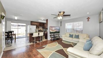 Rumah, 6 kamar tidur | Area keluarga