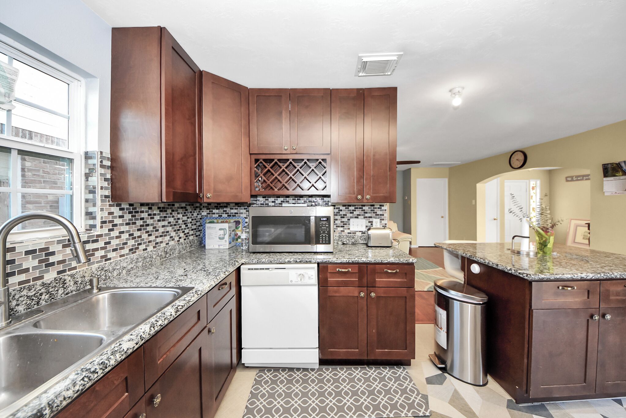 House, 6 Bedrooms | Private kitchen