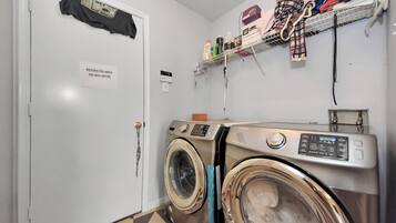 House, 6 Bedrooms | Interior