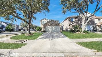 House, 6 Bedrooms | Property grounds