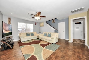 House, 6 Bedrooms | Living area - Grace Home (Houston)