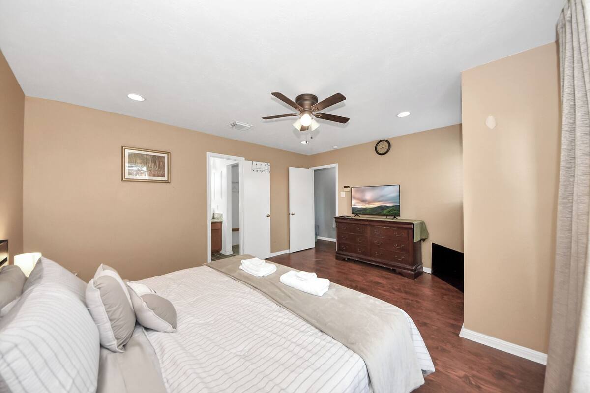 Nhà, 6 phòng ngủ