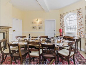 Dining - Historic folly in Capability Brown park for family or friends groups (Malton)