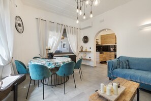 TV, fireplace - Apartment 'Boho' with Mountain View, Wi-Fi and Air Conditioning (Chania)