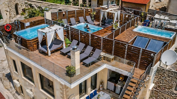 A multi-level building with a rooftop pool, outdoor seating, and a staircase. - Apartment 'Modern' with Mountain View, Wi-Fi and Air Conditioning (Chania)