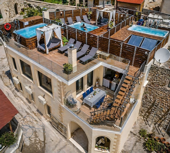 A multi-level building with a rooftop pool, outdoor seating, and a staircase. - Apartment 'Modern' with Mountain View, Wi-Fi and Air Conditioning (Chania)