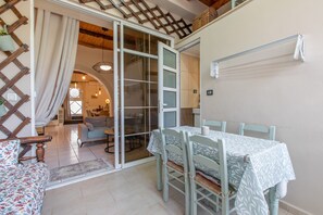Interior - Apartment 'Rustic' with Mountain View, Wi-Fi and Air Conditioning (Chania)
