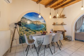 Dining - Apartment 'Rustic' with Mountain View, Wi-Fi and Air Conditioning (Chania)