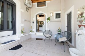 Interior - Apartment 'Studio' with Mountain View, Wi-Fi and Air Conditioning (Chania)