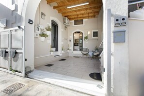 Exterior detail - Apartment 'Studio' with Mountain View, Wi-Fi and Air Conditioning (Chania)