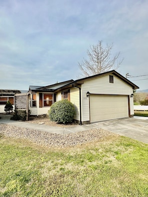 Exterior - Private river access, at the gateway to the smokies in the heart of Townsend! (townsend)