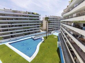 Pool - Apartment overlooking the pool 600 meters from the beach, shops nearby (Salou)