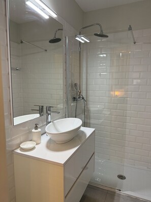 Bathroom - Breina II by Trip2Portugal (Porto)