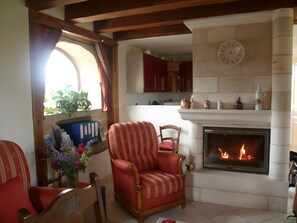 Interior - Gîte La Maison de Lompech: Private Terrace and Garden in Caniac du Causse (Caniac-du-Causse)