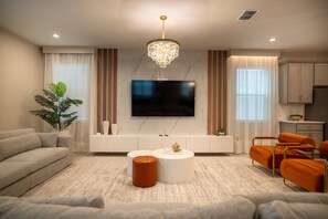 Smart TV - Last Minute Disney Getaway! Private Pool, Game Room & Themed Bedrooms. Book Now! #160297 (Orlando)