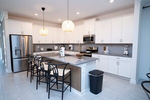 Fridge, microwave, oven, stovetop - Last Minute Disney Getaway! Private Pool, Home Theater & Themed Bedrooms. Book Now! #160303 (Orlando)