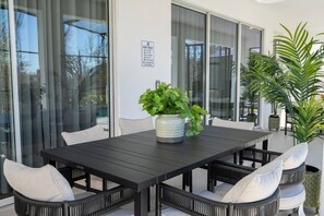 Outdoor dining - Last Minute Disney Getaway! Private Pool, Game Room & Themed Bedrooms. Book Now! #163215 (Orlando)