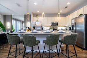 Fridge, microwave, oven, stovetop - Last Minute Disney Getaway! Private Pool, Game Room & Themed Bedrooms. Book Now! #163215 (Orlando)