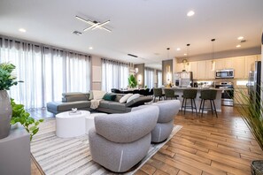 Smart TV - Last Minute Disney Getaway! Private Pool, Game Room & Themed Bedrooms. Book Now! #163215 (Orlando)
