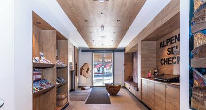 Centrally located apartment hotel, right next to the cable car, wellness breakfast