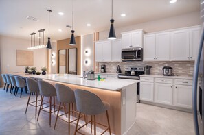 Fridge, microwave, oven, stovetop - Last Minute Disney Getaway! Private Pool, Game Room & Themed Bedrooms. Book Now! #163225 (Orlando)