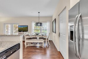 Dining - Last Minute Disney Getaway! Private Patio & Comfortable Bedrooms. Book Now! #163389 (Orlando)